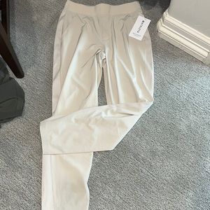 New with tags Althleta Brooklyn Ankle Pant. Size 2